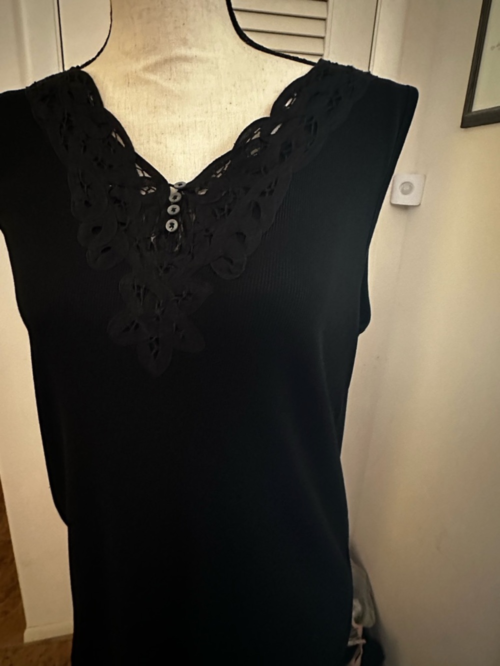 Set of two Ralph Lauren Women's Sleeveless V-Neck Tops - Black and White   1X - Picture 3 of 7